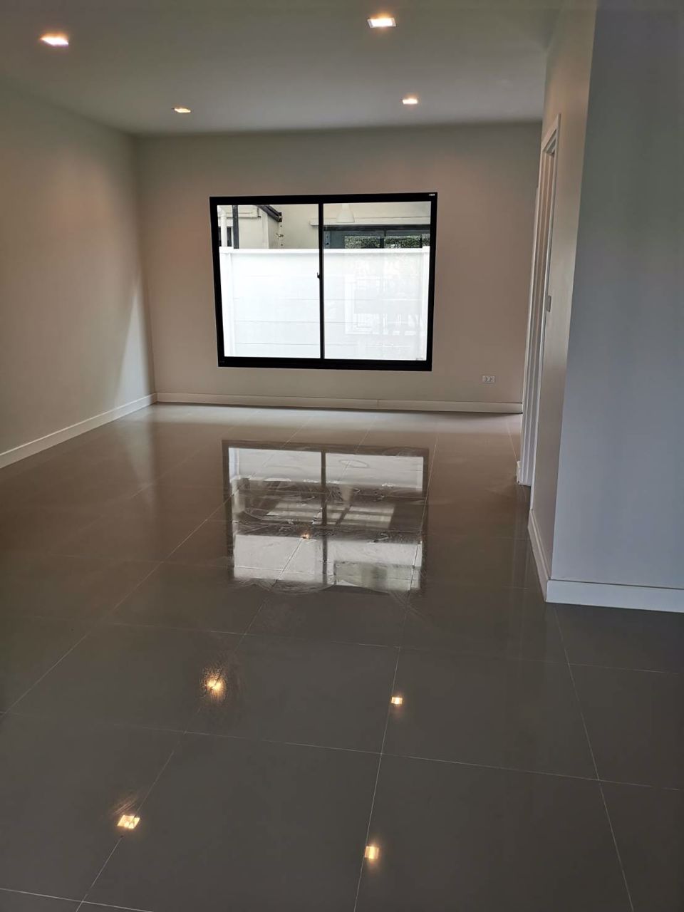 ขายทาวน์โฮม-3-ชั้น-เพล็กซ์-บางนา-plex-bangna-บ้านใหม่-ติดถนนบางนา-ตราด