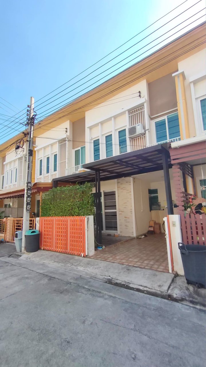 ขายบ้านทาวน์โฮม-2-ชั้น-หมู่บ้านโกลเดนท์ทาวน์-ปิ่นเกล้า-จรัญ