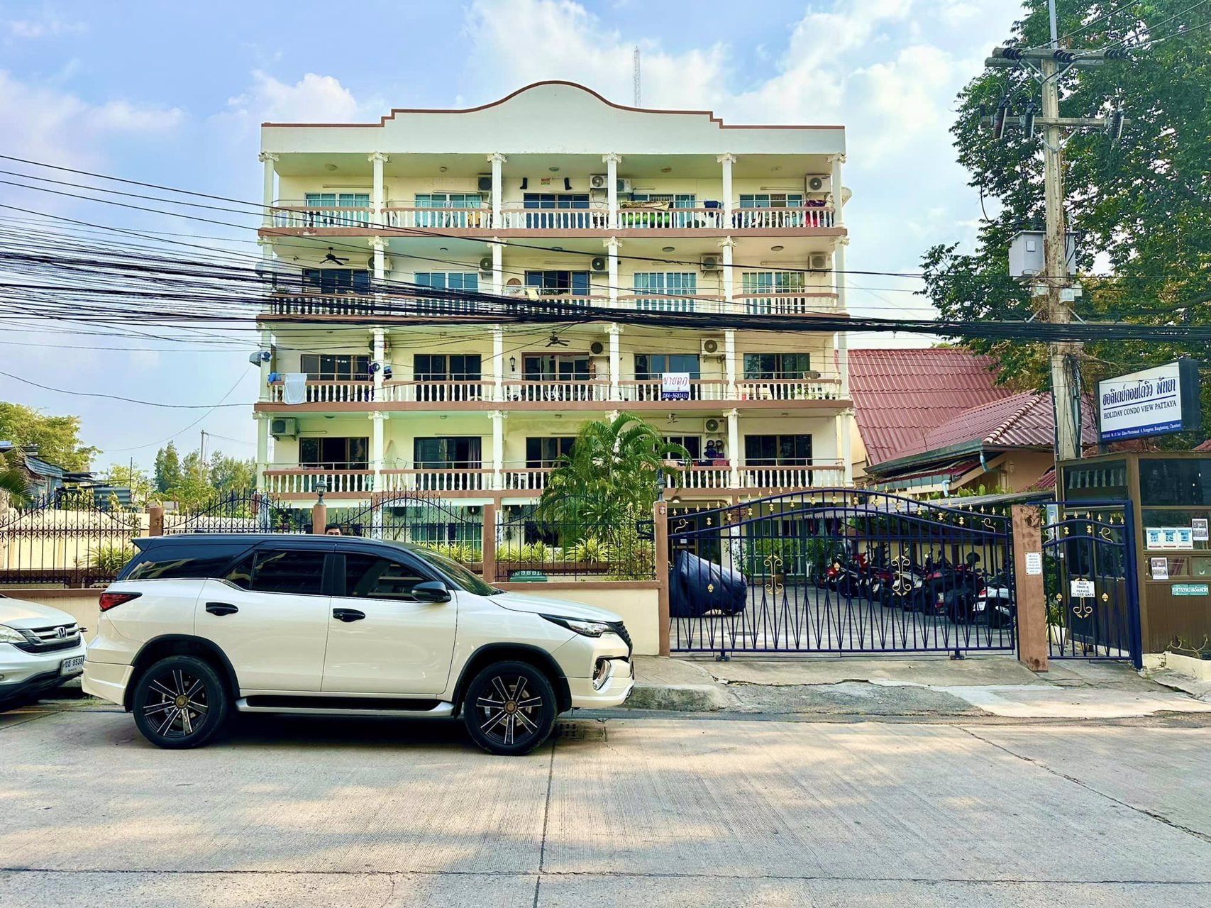 ขายด่วน-ขายถูก-ฮอลิเดย์คอนโดวิว-พัทยา