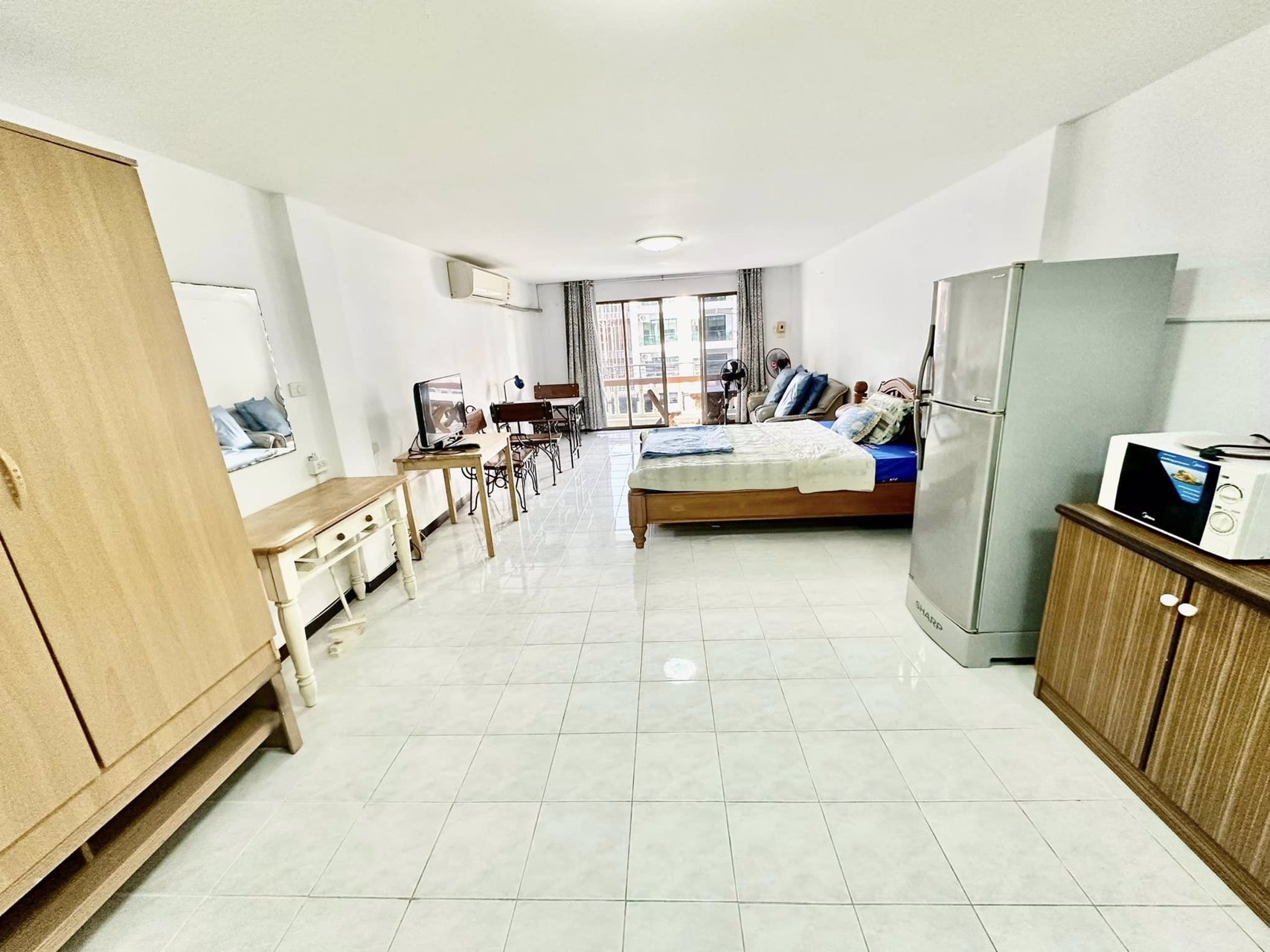 ขายด่วน-ขายถูก-ฮอลิเดย์คอนโดวิว-พัทยา