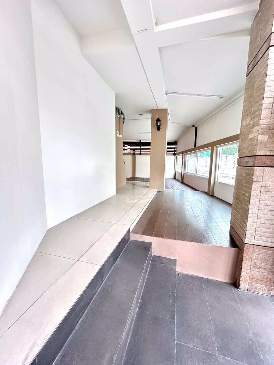 พื้นที่ร้านค้าให้เช่า-ขนาด-80-ตรม-ราคา-15000-บาท-ย่านสาทร-ถนนทรี-นราธิวาส-ใกล้-brt-โลตัสพระราม3