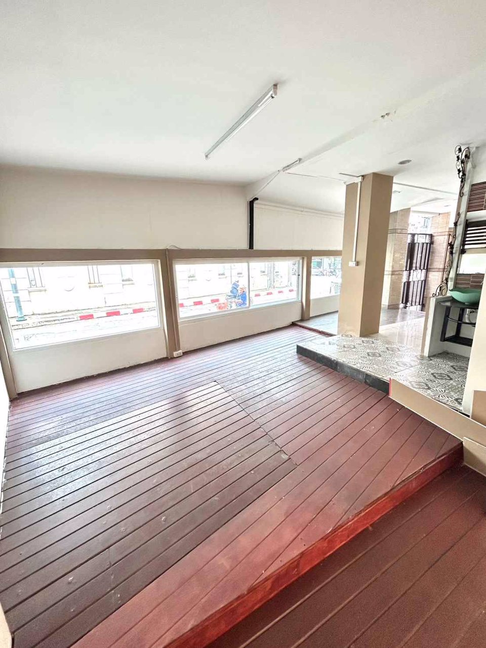 พื้นที่ร้านค้าให้เช่า-ขนาด-80-ตรม-ราคา-15000-บาท-ย่านสาทร-ถนนทรี-นราธิวาส-ใกล้-brt-โลตัสพระราม3