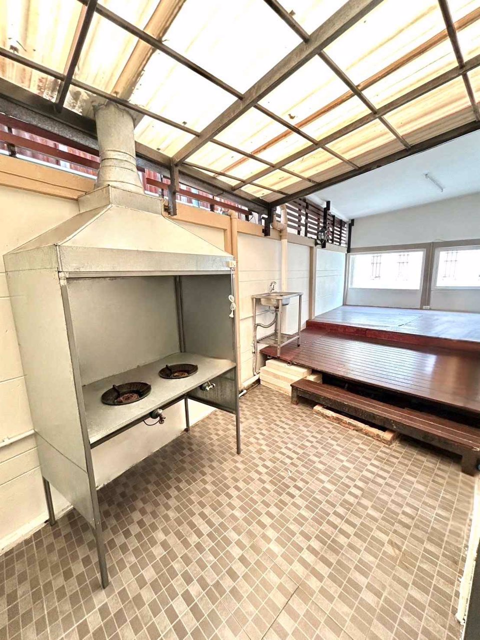 พื้นที่ร้านค้าให้เช่า-ขนาด-80-ตรม-ราคา-15000-บาท-ย่านสาทร-ถนนทรี-นราธิวาส-ใกล้-brt-โลตัสพระราม3