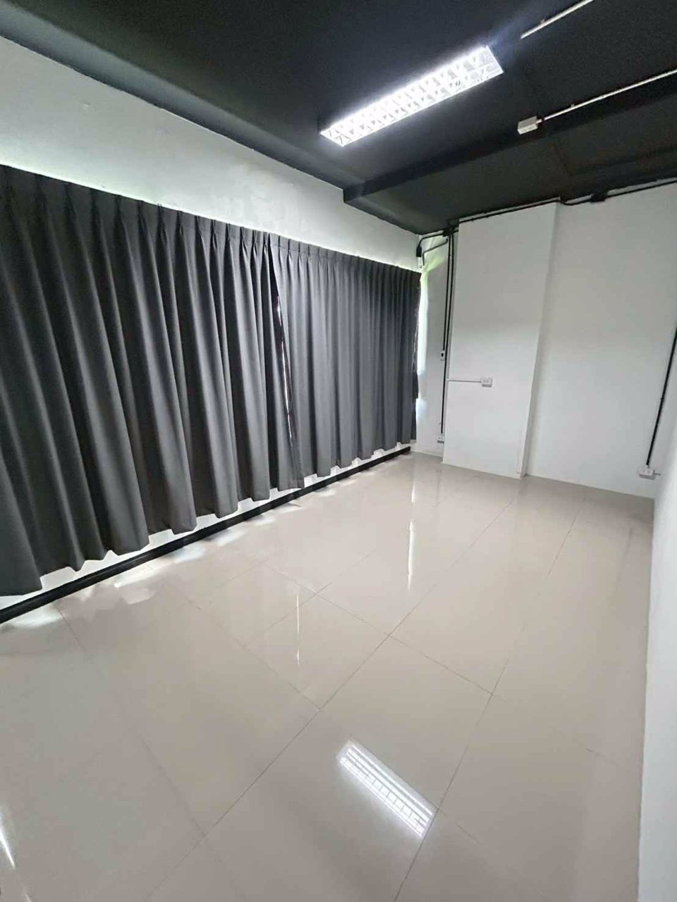 office-for-rent-หลายขนาด-75-300-ตรม-ราคา-280-บาท-ตรม-ย่านสาทร-ถนนทรี-นราธิวาส-ใกล้-brt-โลตัส