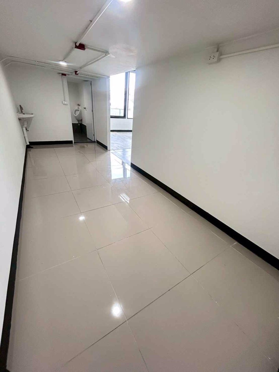 office-for-rent-หลายขนาด-75-300-ตรม-ราคา-280-บาท-ตรม-ย่านสาทร-ถนนทรี-นราธิวาส-ใกล้-brt-โลตัส