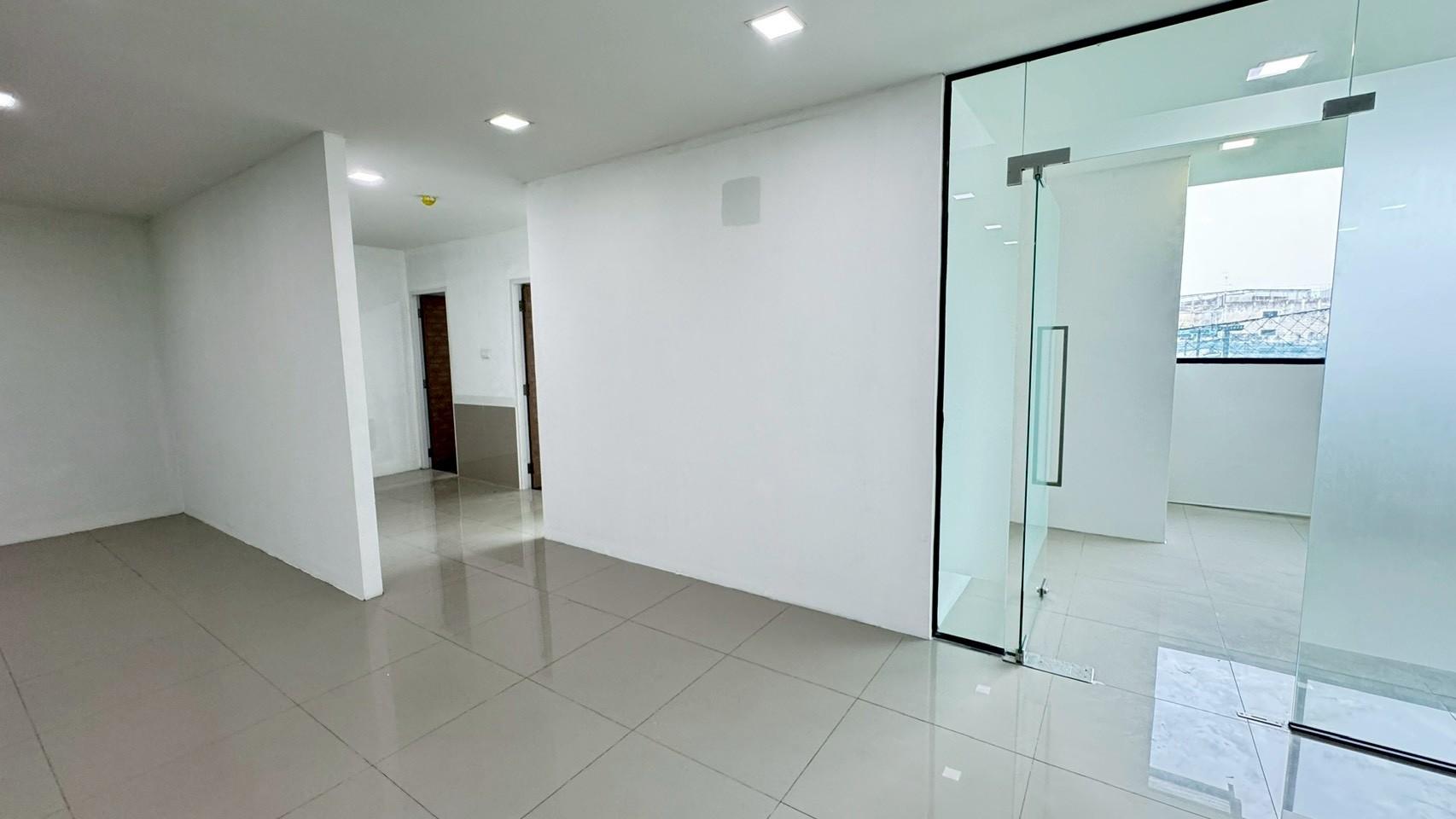 office-for-rent-250-300-บ-ตรม-ขนาด-100-400-ใกล้-brt-ถนนทรี-นราธิวาส-เดินทางสะดวกมาก