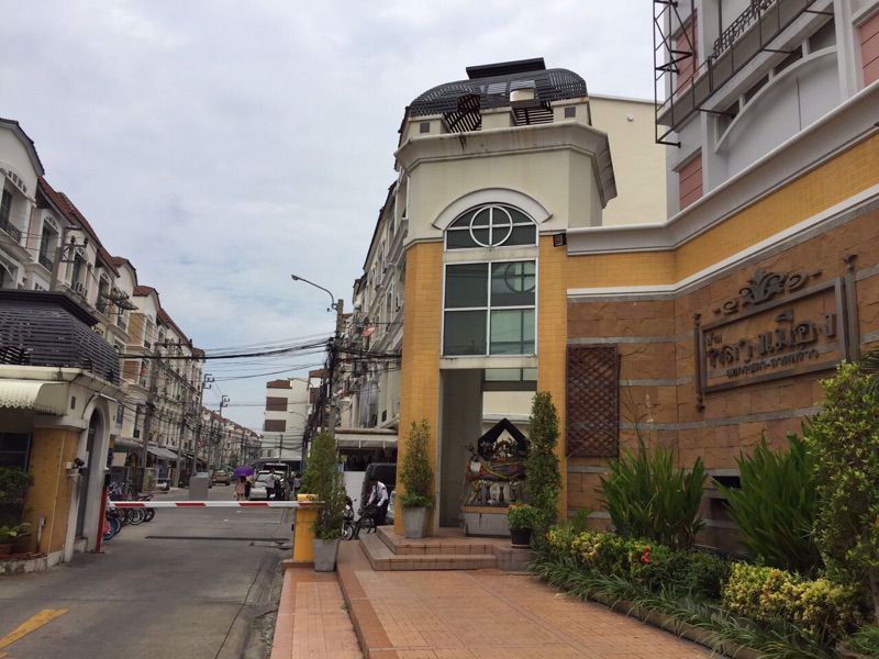 t-746-ให้เช่า-ทาวน์เฮ้าส์หลังมุม-บ้านกลางเมืองแยกรัชดา-ลาดพร้าว-ติดถนนใหญ่-ใกล้-mrtลาดพร้าว