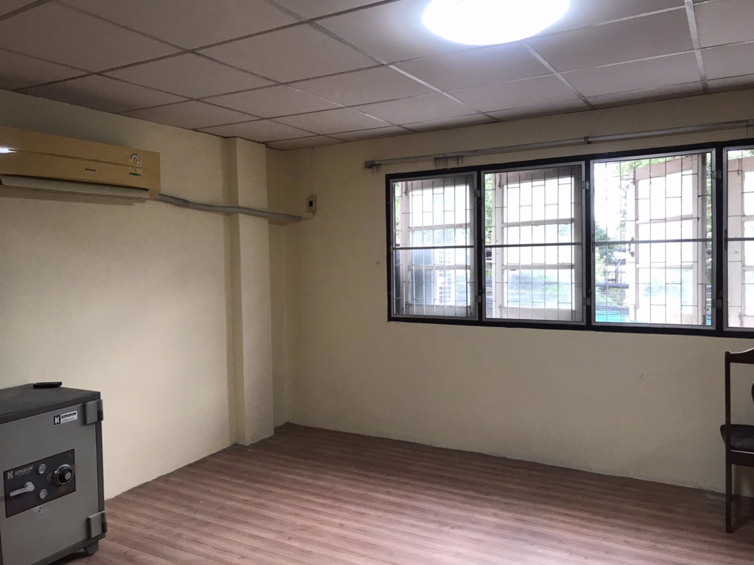 ให้เช่า-โฮมออฟฟิศ-3-ชั้น-ใกล้-bts-อุดมสุข-ซสุขุมวิท-66-1-สภาพดี-มีเฟอร์นิเจอร์-ราคาเพียง-200