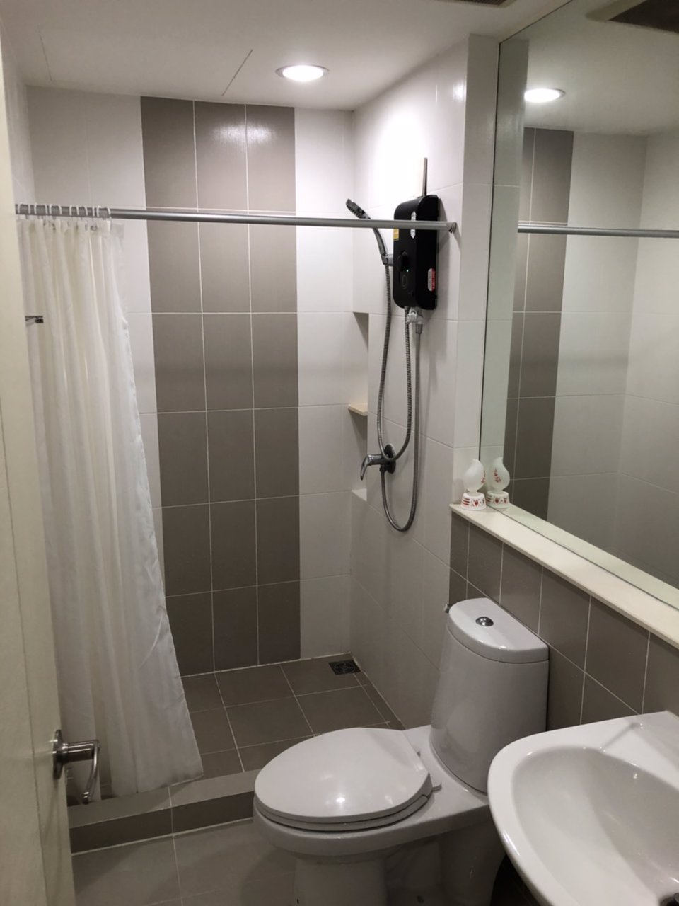 ขาย-ให้เช่า-ทาวน์โฮม-3-ชั้น-บ้านกลางเมือง-พระราม9-เลียบมอเตอร์เวย์-บ้านสวยมีเฟอร์พร้อมอยู่