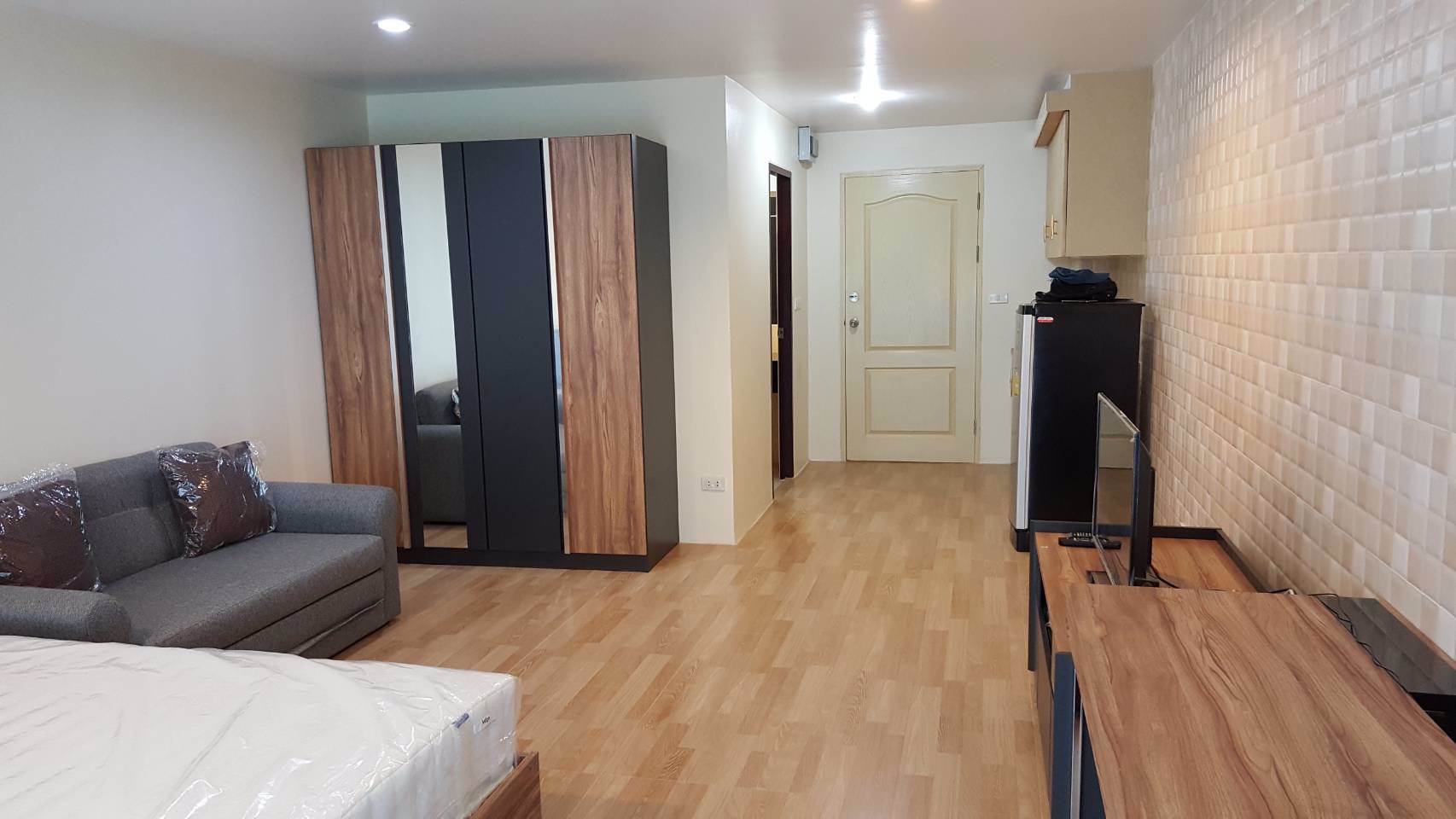 ให้เช่า-คอนโด-silom-terrace-38-sq-m-fully-furniture-5-min-from-bts-saladaeng