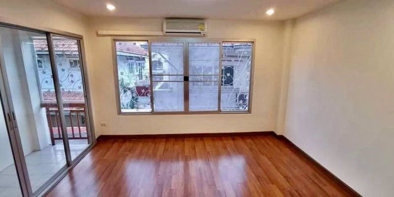 ให้เช่า-ทาวน์โฮม-เดอะบัลโคนี่-เฉลิมพระเกียรติ-สวนหลวง-ร-9-บ้านสวยพร้อมเฟอร์-ราคาถูก