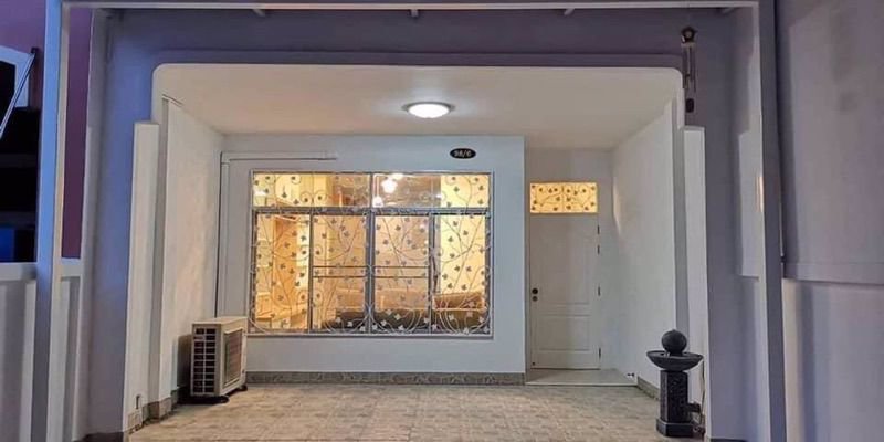 ให้เช่า-ทาวน์โฮม-เดอะบัลโคนี่-เฉลิมพระเกียรติ-สวนหลวง-ร-9-บ้านสวยพร้อมเฟอร์-ราคาถูก