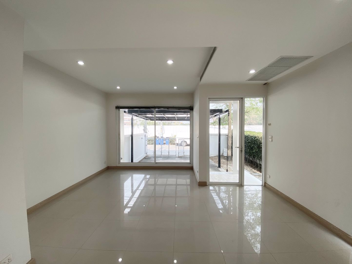 ให้เช่า-ทาวน์โฮม-3-ชั้น-d-one-อ่อนนุช-ศรีนครินทร์-เหมาะสำหรับทำออฟฟิศ-ราคา-38000-บาท