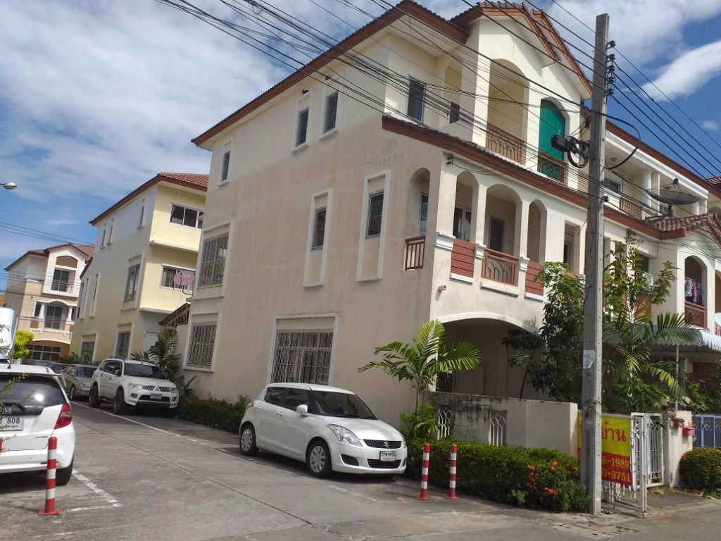 ขาย-ให้เช่า-ทาวน์โฮม-3-ชั้น-หลังมุม-the-balcony-home-ซเฉลิมพระเกียรติ28-ราคา-18000-บาท