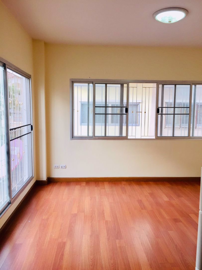 ขาย-ให้เช่า-ทาวน์โฮม-3-ชั้น-หลังมุม-the-balcony-home-ซเฉลิมพระเกียรติ28-ราคา-18000-บาท