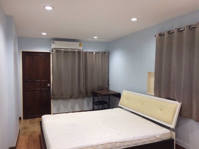 ให้เช่า-ทาวน์เฮ้าส์หลังมุม-ซประชาราษฎร์บำเพ็ญ-16-บ้านสวย-เฟอร์นิเจอร์ครบ-พร้อมอยู่-ราคา-3500