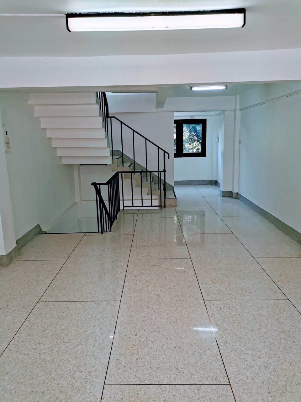 ให้เช่า-อาคาร​พาณิชย์​-4-ชั้นครึ่ง​-สภาพสวย-ติด​-mrt​-สถานีไฟฉาย-เดินขึ้นได้เลย-ราคา-30000-บา