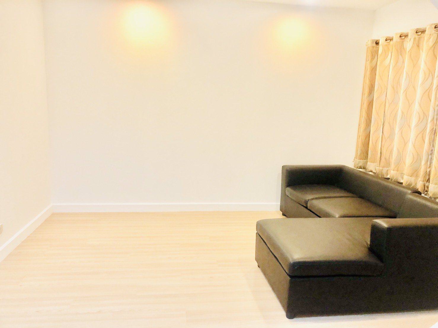 ให้เช่า-ทาวน์โฮม-3-ชั้น-renovate-ใหม่-หมู่บ้าน-กรีนนิช-ติด-makro-รามอินทรา-ราคา-24000-บาท