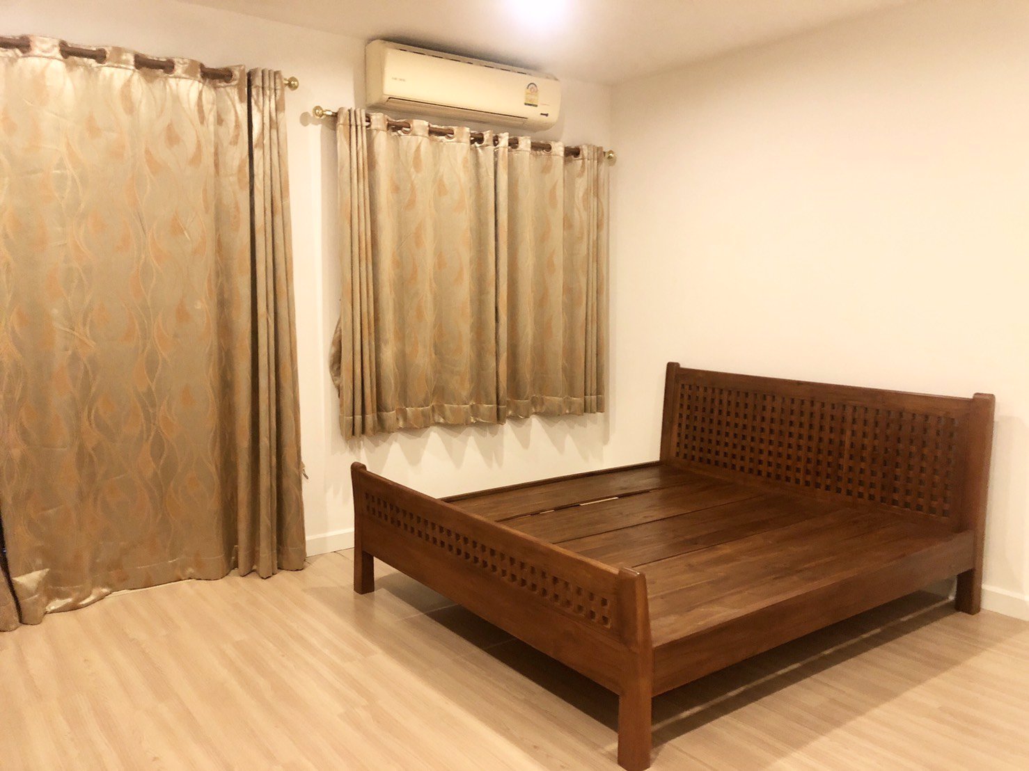 ให้เช่า-ทาวน์โฮม-3-ชั้น-renovate-ใหม่-หมู่บ้าน-กรีนนิช-ติด-makro-รามอินทรา-ราคา-24000-บาท