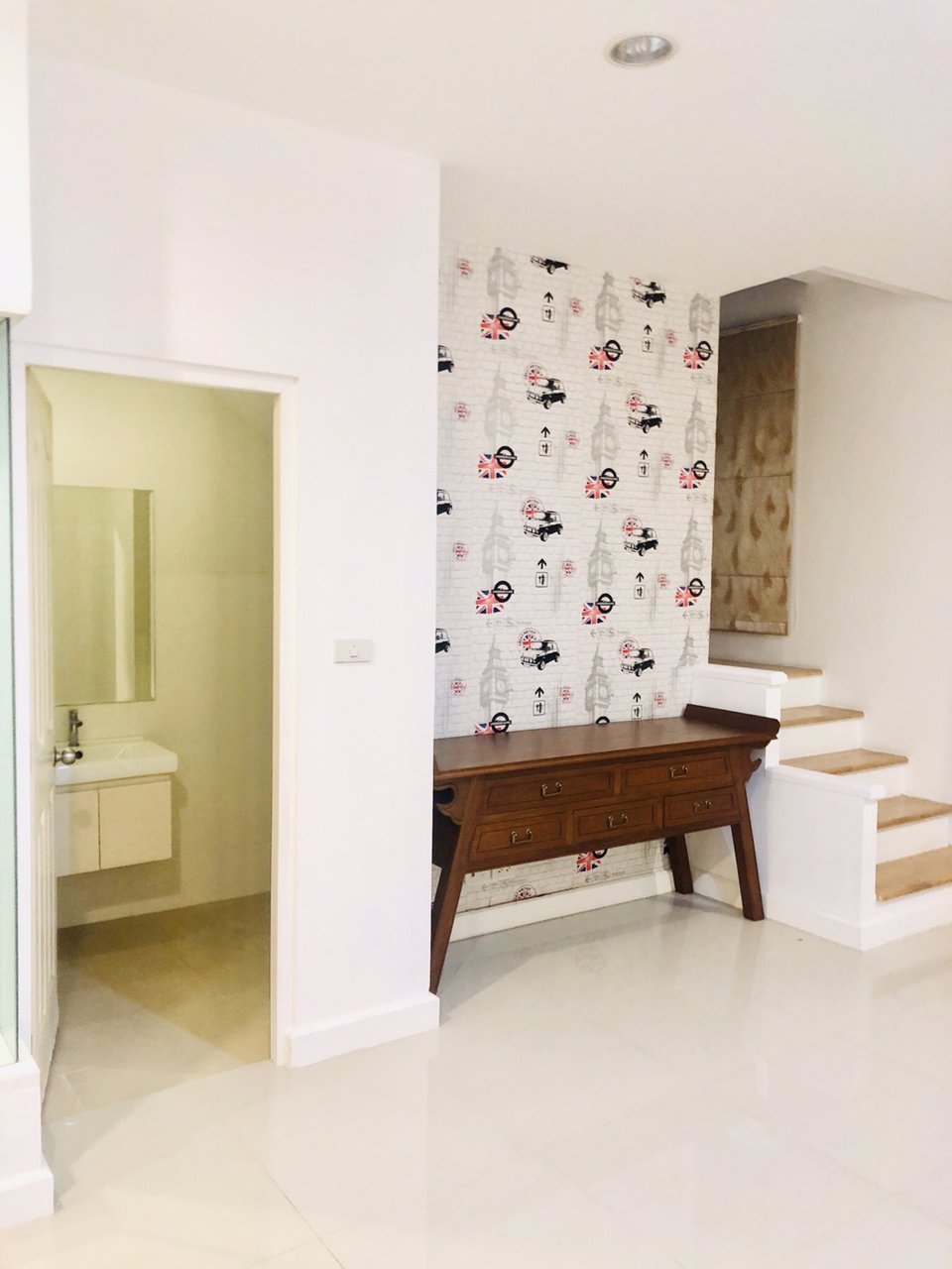 ให้เช่า-ทาวน์โฮม-3-ชั้น-renovate-ใหม่-หมู่บ้าน-กรีนนิช-ติด-makro-รามอินทรา-ราคา-24000-บาท