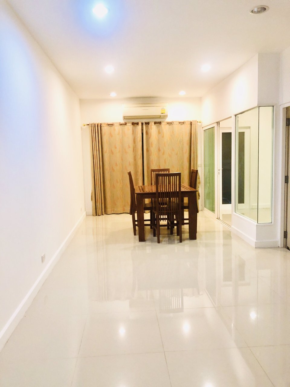 ให้เช่า-ทาวน์โฮม-3-ชั้น-renovate-ใหม่-หมู่บ้าน-กรีนนิช-ติด-makro-รามอินทรา-ราคา-24000-บาท