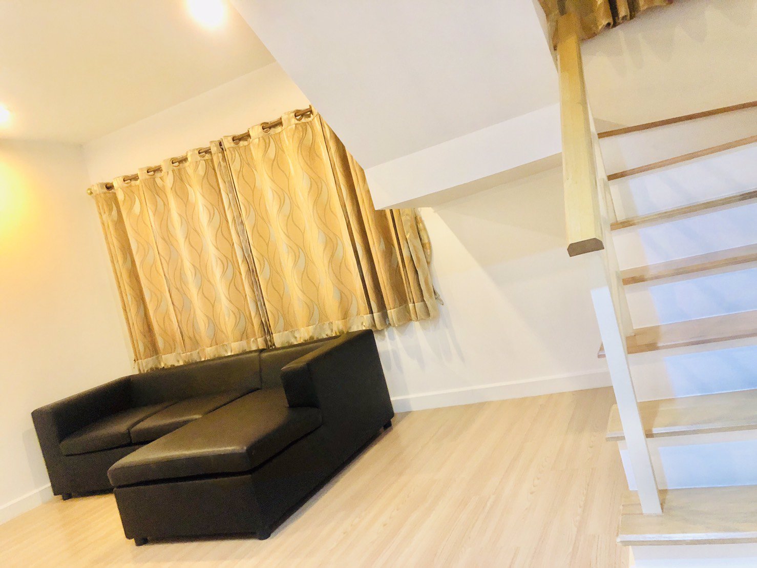 ให้เช่า-ทาวน์โฮม-3-ชั้น-renovate-ใหม่-หมู่บ้าน-กรีนนิช-ติด-makro-รามอินทรา-ราคา-24000-บาท