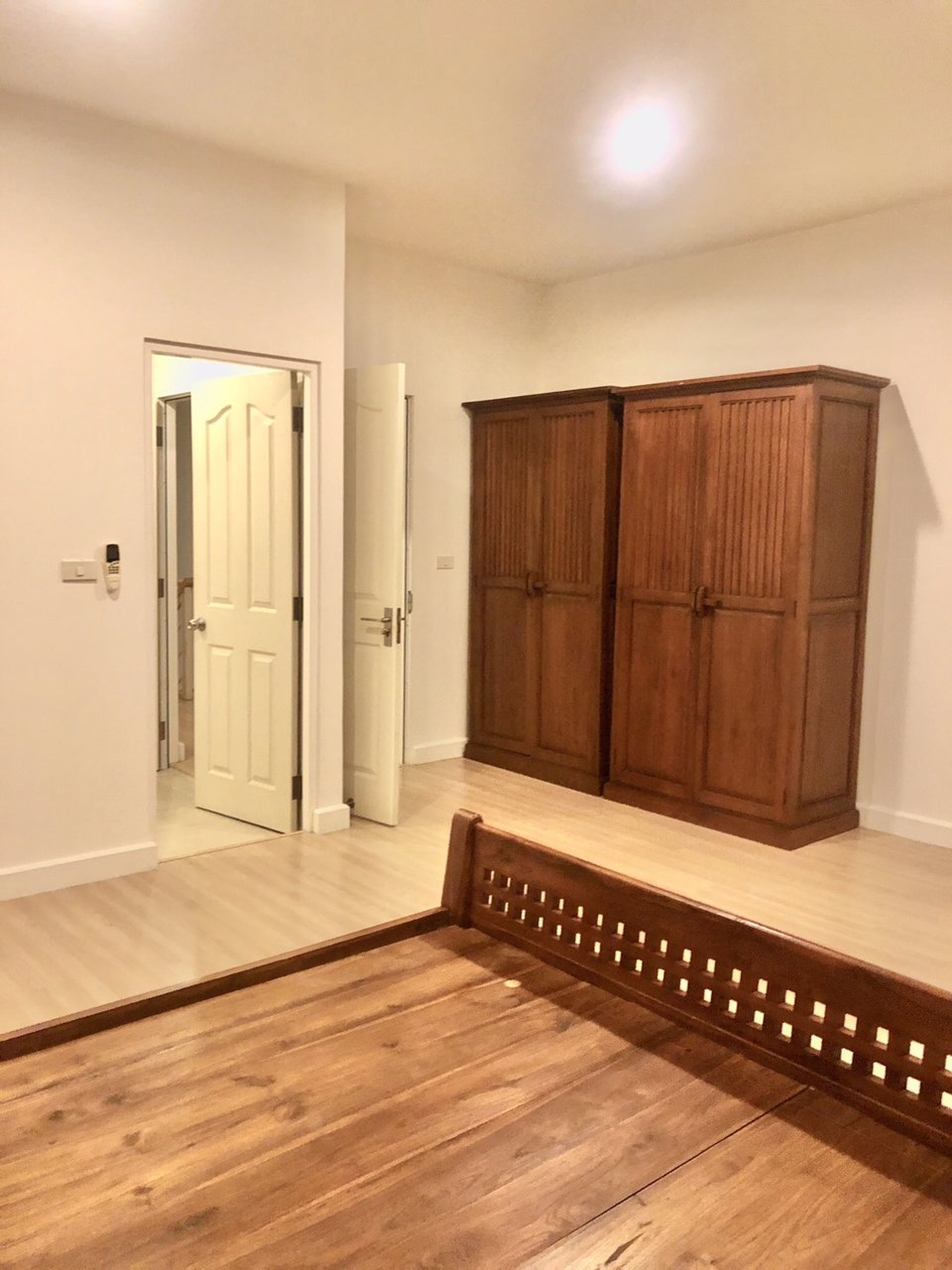 ให้เช่า-ทาวน์โฮม-3-ชั้น-renovate-ใหม่-หมู่บ้าน-กรีนนิช-ติด-makro-รามอินทรา-ราคา-24000-บาท