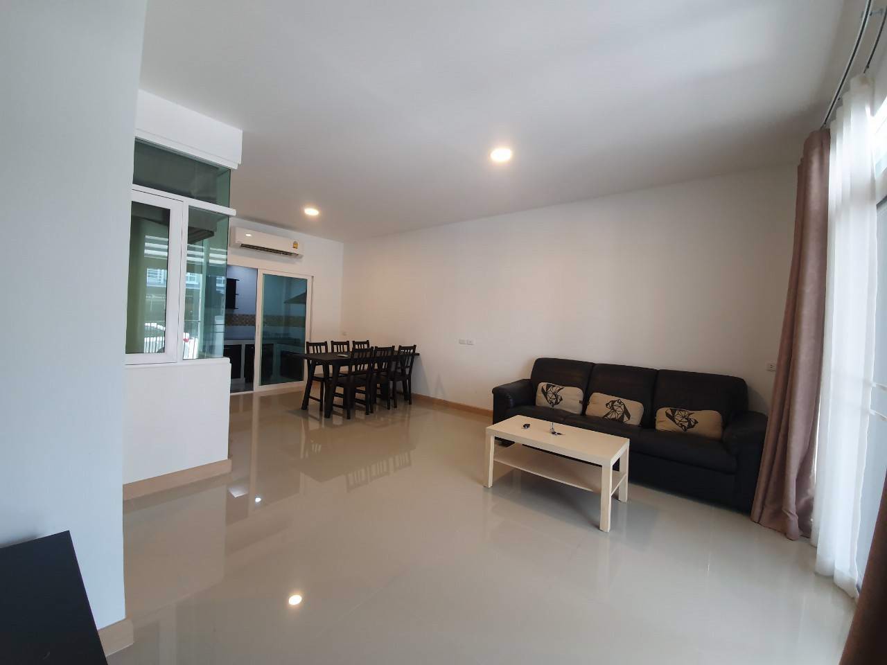 ให้เช่า-ทาวน์โฮม-gusto-กิ่งแก้ว-สุวรรณภูมิ-บ้านพร้อมอยู่-ตกแต่งสวยงาม-ราคา-20000-บาท