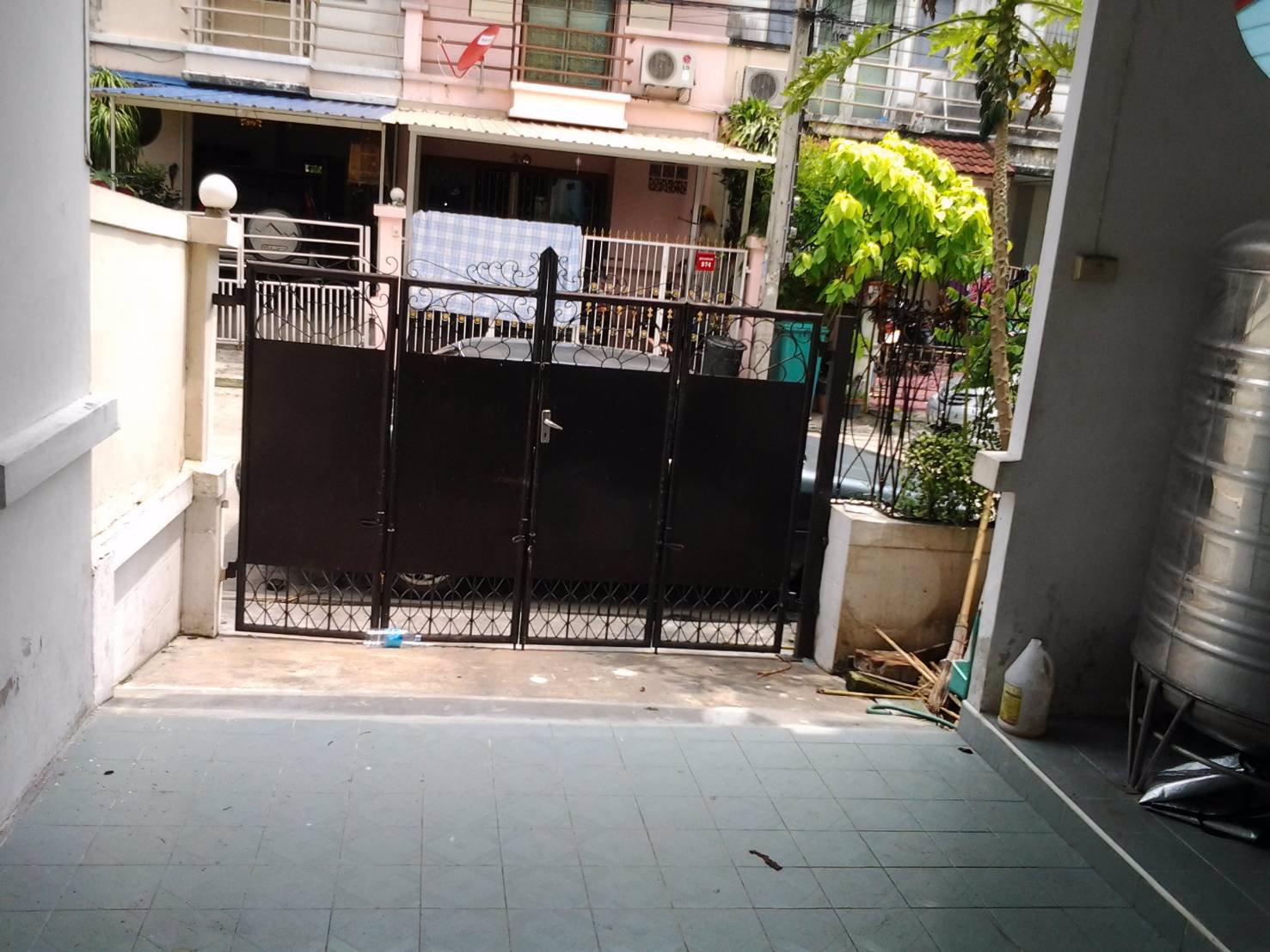 ให้เช่า-ทาวน์โฮม-3-ชั้น-มควีนเพลส1-ซอย-อ่อนนุช44-บ้านเปล่า-ราคาถูกเพียง-9000-บาท