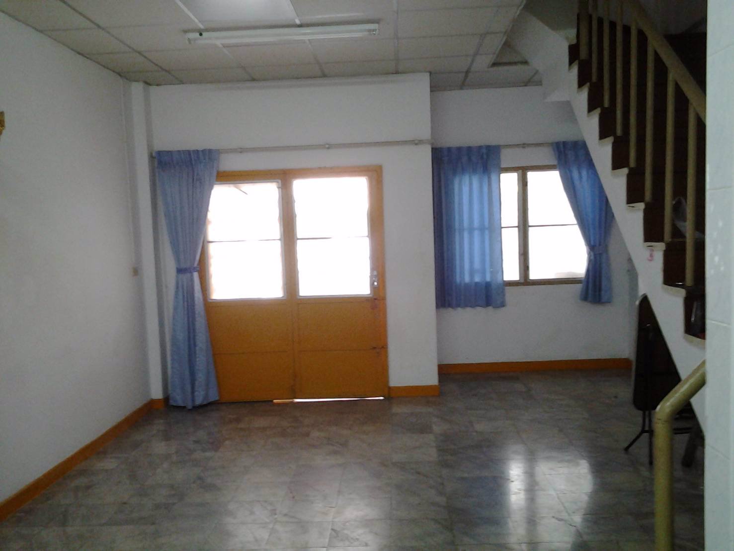 ให้เช่า-ทาวน์โฮม-3-ชั้น-มควีนเพลส1-ซอย-อ่อนนุช44-บ้านเปล่า-ราคาถูกเพียง-9000-บาท