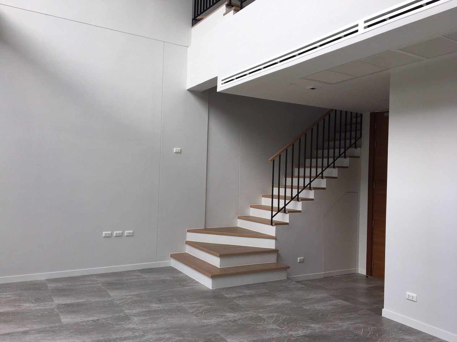 ให้เช่า-โฮมออฟฟิศใหม่-35-ชั้น-aires-rama-9-ซอย49-บ้านสวย-ทำเลดี-เข้าออกได้หลายทาง