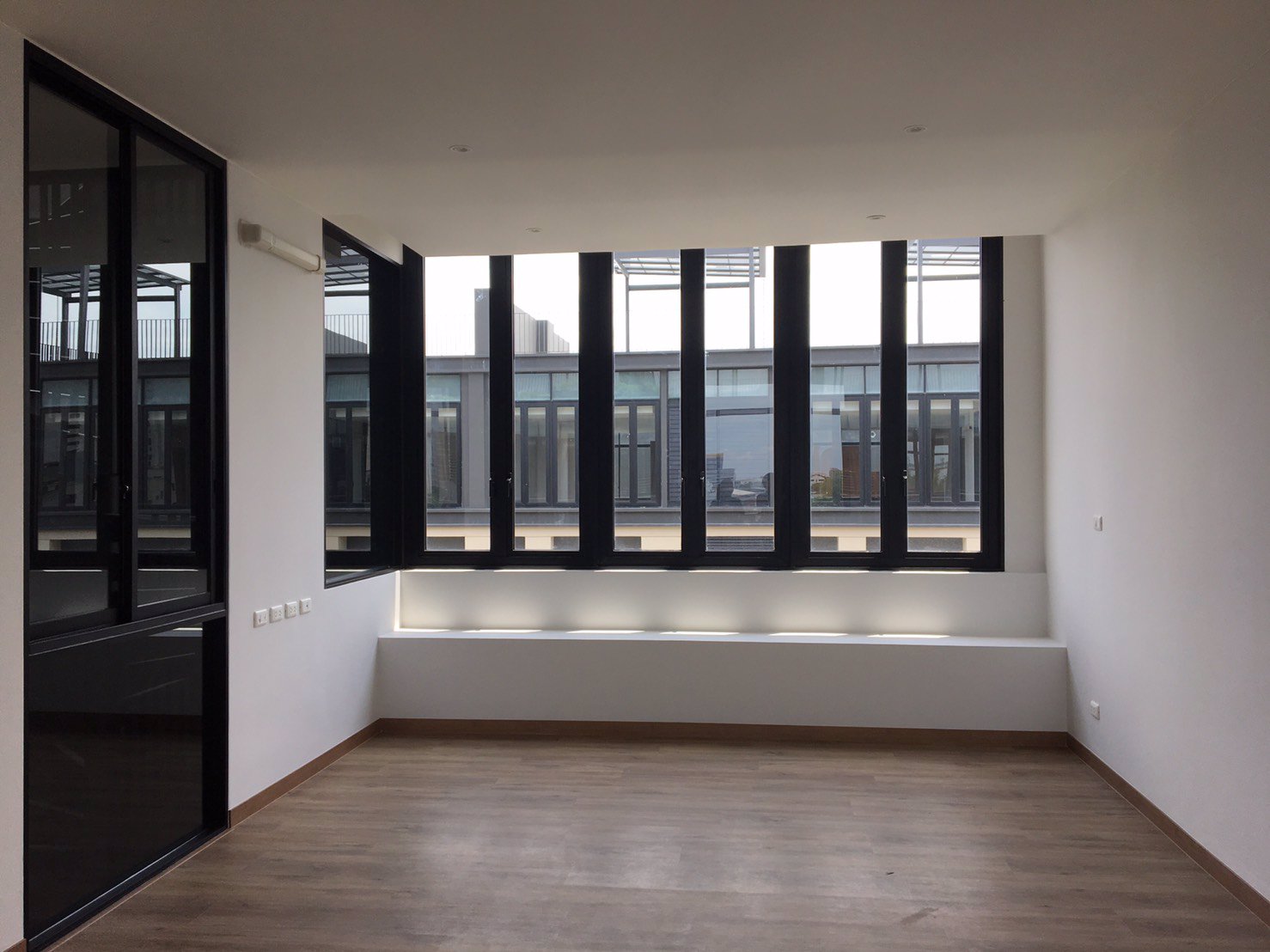 ให้เช่า-โฮมออฟฟิศใหม่-35-ชั้น-aires-rama-9-ซอย49-บ้านสวย-ทำเลดี-เข้าออกได้หลายทาง