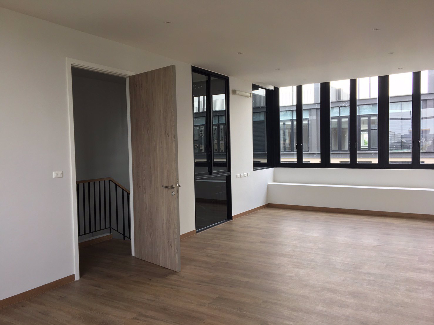 ให้เช่า-โฮมออฟฟิศใหม่-35-ชั้น-aires-rama-9-ซอย49-บ้านสวย-ทำเลดี-เข้าออกได้หลายทาง