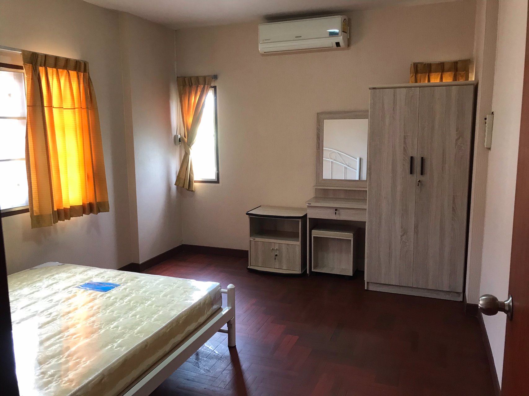 ให้เช่า-บ้านเดี่ยวหลังมุม-ซเฉลิมพระเกียรติ-ร๙-48-บ้านสวย-มีเฟอร์นิเจอร์พร้อมอยู่-ราคา-25000