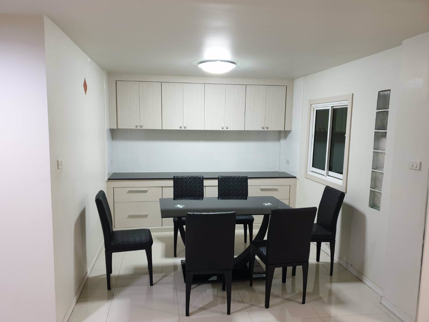 ให้เช่า-house-for-rent-ตกแต่งใหม่-ย่านห้วยขวาง-บ้านสวยสภาพดี-จอดรถได้-3-คัน-พร้อมเฟอร์นิเจอร์