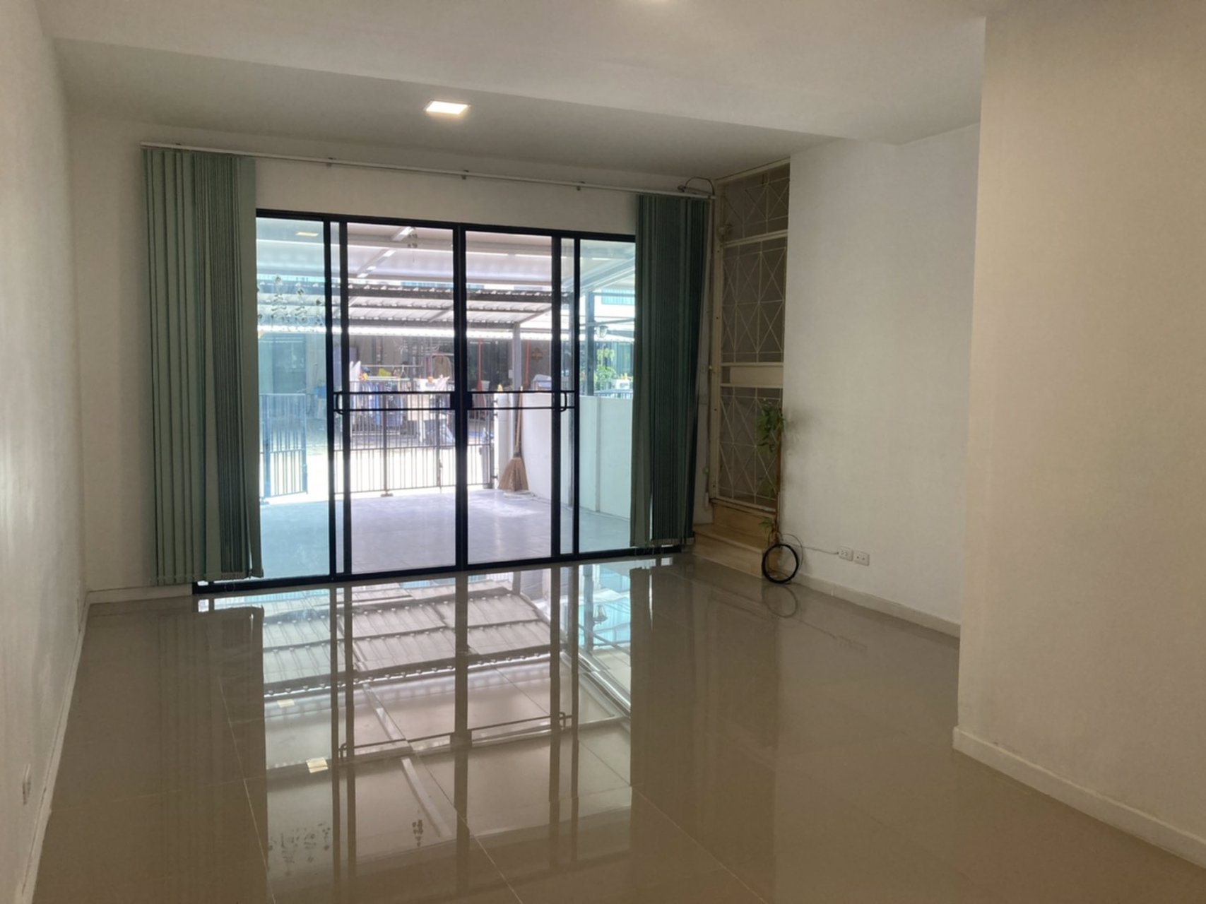 ให้เช่าและขาย-ทาวน์โฮม-3-ชั้น-พฤกษาวิลล์-รามคำแหง-เสรีไทย-บ้านสวยสภาพดี-ราคา-18000-บาท