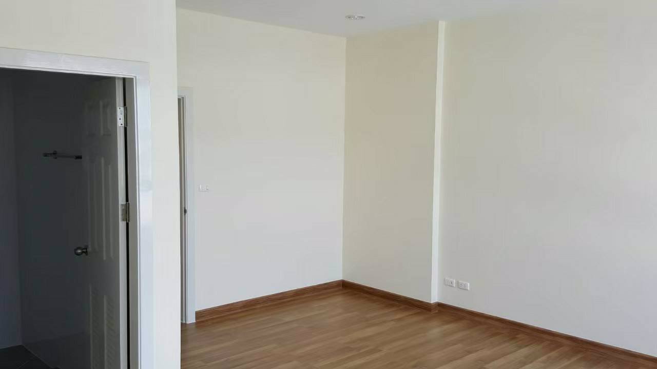 ทาวน์โฮม-4-ชั้น-พรีเมี่ยมเพลส-เอกมัย-รามอินทรา-บ้านสวยสภาพดี-ราคา-37000-บาท