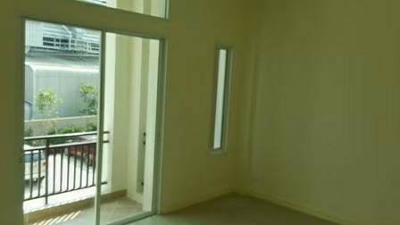 ทาวน์โฮม-4-ชั้น-พรีเมี่ยมเพลส-เอกมัย-รามอินทรา-บ้านสวยสภาพดี-ราคา-37000-บาท