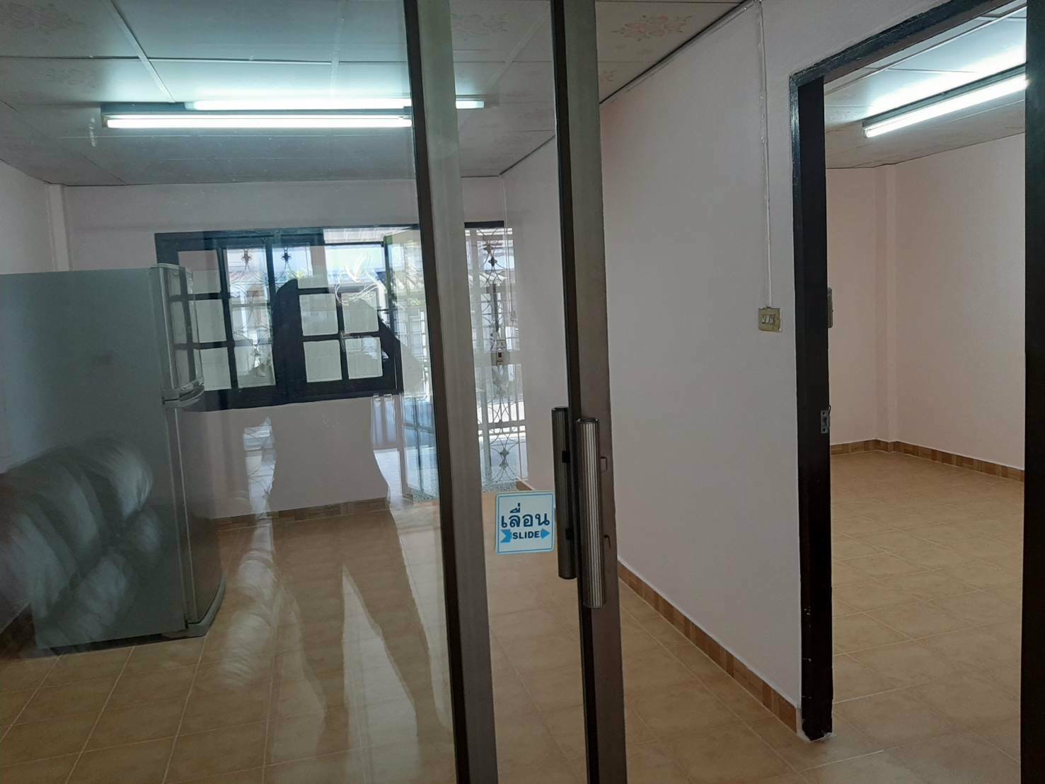 ทาวน์เฮ้าส์-ใกล้-bts-ปุณณวิถี-4-ห้องนอน-บ้านสวย-สภาพดี-ราคาเพียง-15000-บาท