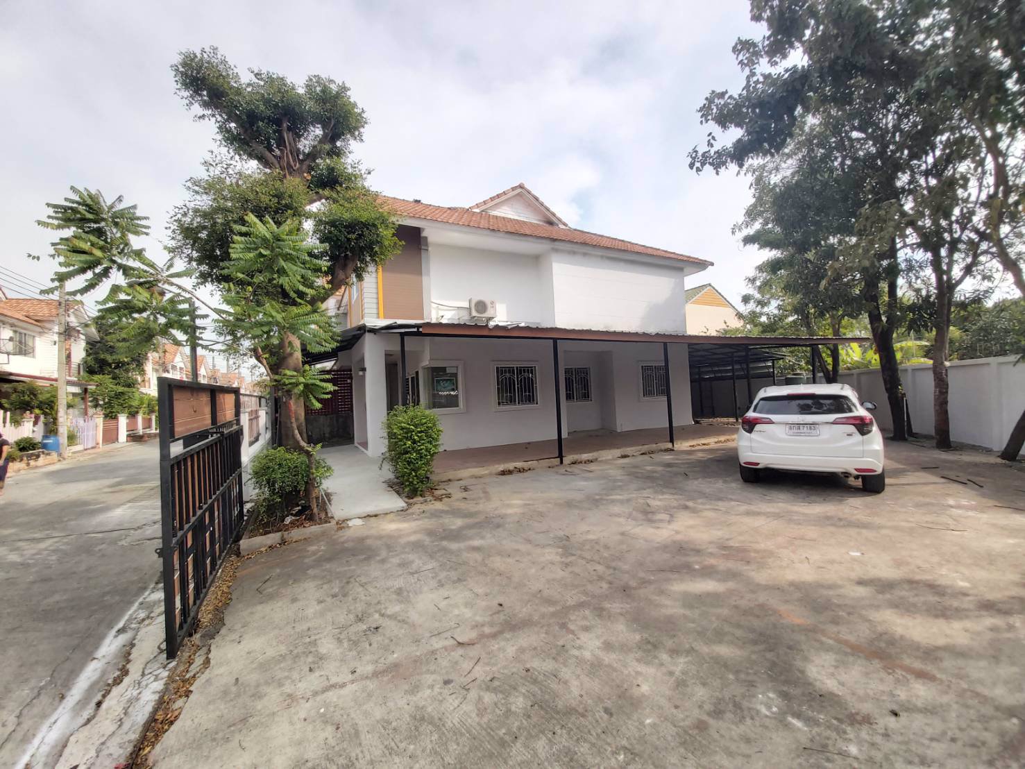 ให้เช่า-โฮมออฟฟิศ-ย่านเทพารักษ์-จอดรถในบ้านได้-6-คัน-เนื้อที่-90-ตรว-ราคาเพียง-20000-บาท