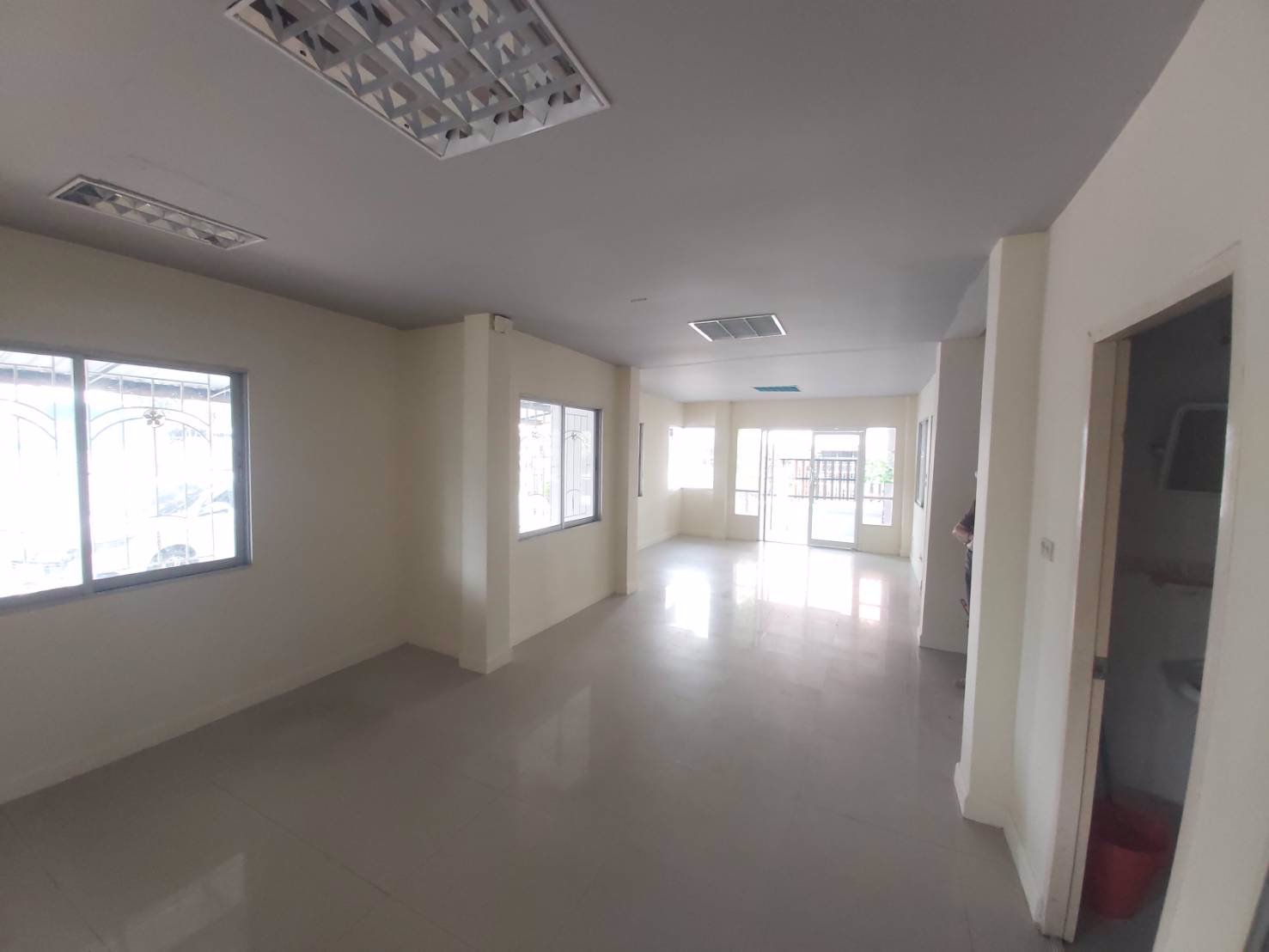 ให้เช่า-โฮมออฟฟิศ-ย่านเทพารักษ์-จอดรถในบ้านได้-6-คัน-เนื้อที่-90-ตรว-ราคาเพียง-20000-บาท