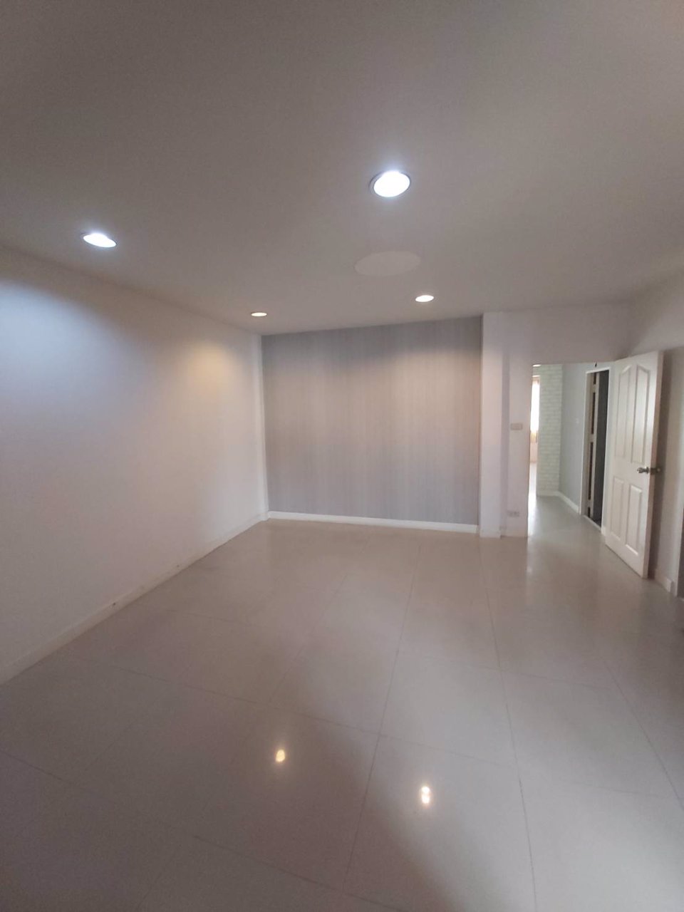 ให้เช่า-โฮมออฟฟิศ-ย่านเทพารักษ์-จอดรถในบ้านได้-6-คัน-เนื้อที่-90-ตรว-ราคาเพียง-20000-บาท