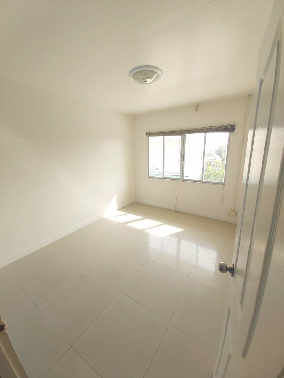 ให้เช่า-โฮมออฟฟิศ-ย่านเทพารักษ์-จอดรถในบ้านได้-6-คัน-เนื้อที่-90-ตรว-ราคาเพียง-20000-บาท