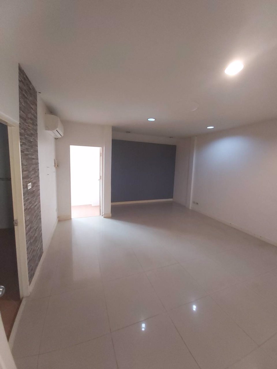 ให้เช่า-โฮมออฟฟิศ-ย่านเทพารักษ์-จอดรถในบ้านได้-6-คัน-เนื้อที่-90-ตรว-ราคาเพียง-20000-บาท