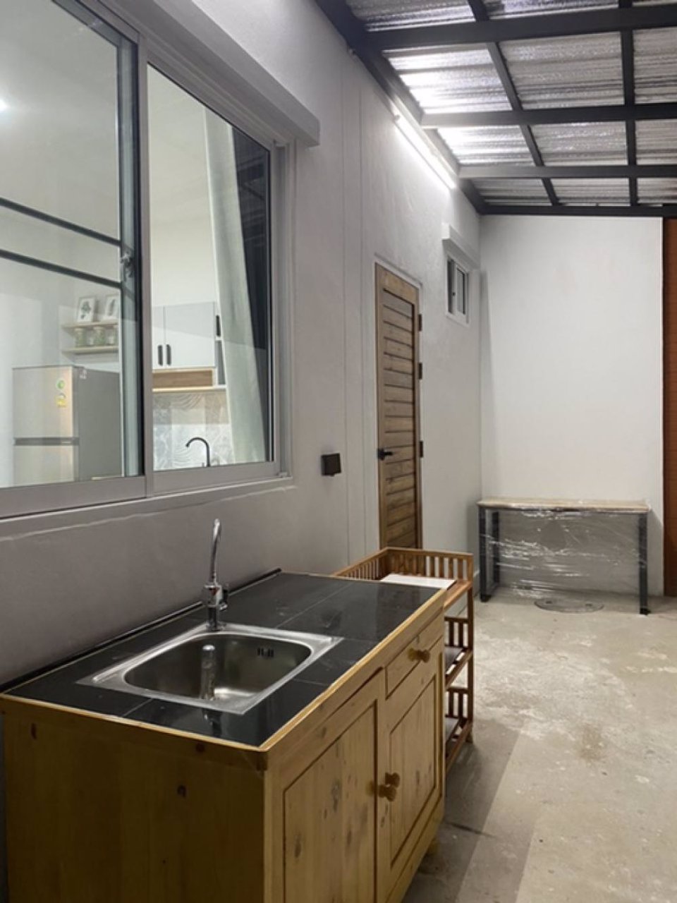 ให้เช่า-บ้านแฝดใหม่-เพิ่งสร้างเสร็จ-ซรัชดาภิเษก42-ตกแต่งสวยพร้อมอยู่-ราคา-28000-บาท