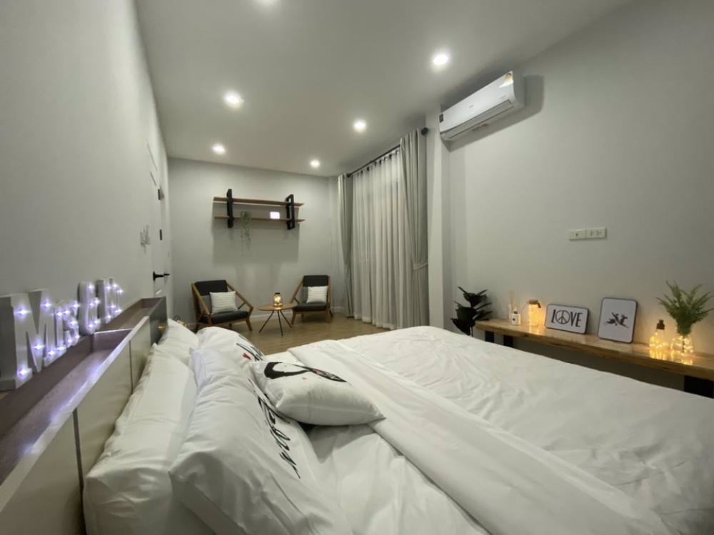 ให้เช่า-บ้านแฝดใหม่-เพิ่งสร้างเสร็จ-ซรัชดาภิเษก42-ตกแต่งสวยพร้อมอยู่-ราคา-28000-บาท