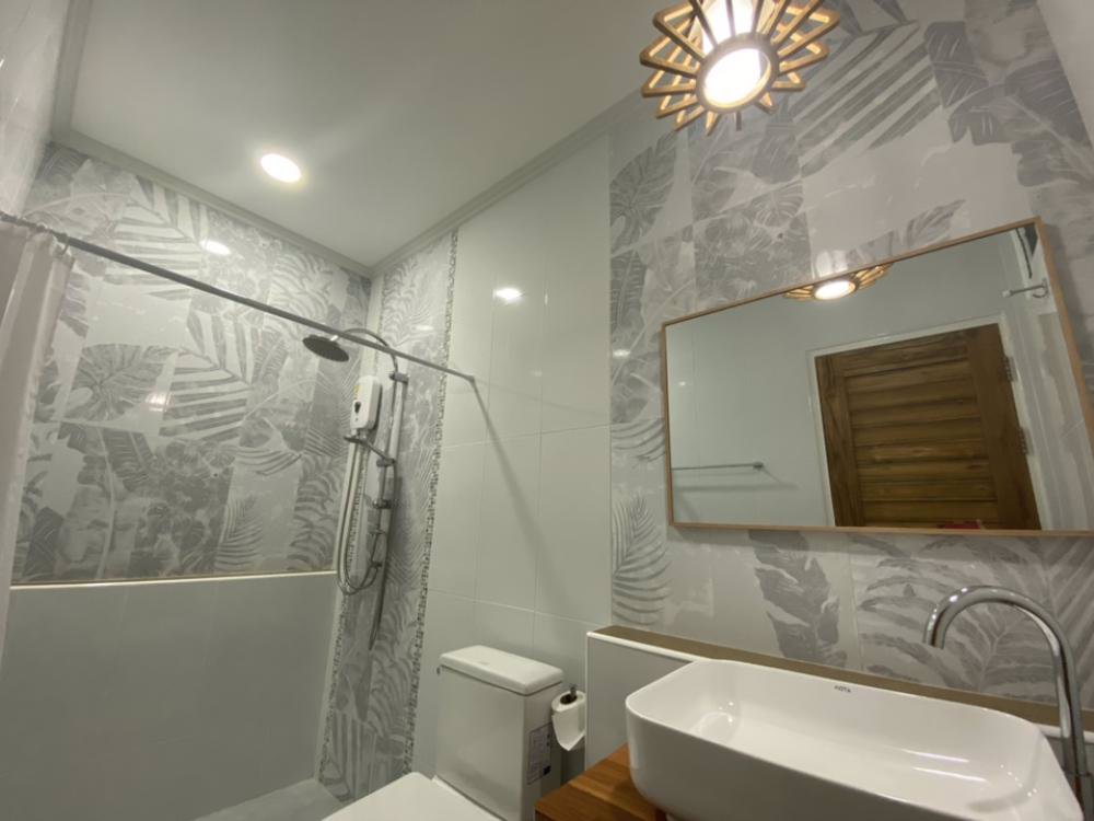 ให้เช่า-บ้านแฝดใหม่-เพิ่งสร้างเสร็จ-ซรัชดาภิเษก42-ตกแต่งสวยพร้อมอยู่-ราคา-28000-บาท