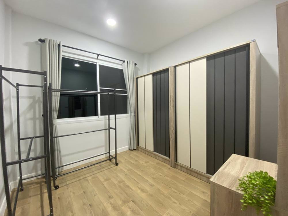 ให้เช่า-บ้านแฝดใหม่-เพิ่งสร้างเสร็จ-ซรัชดาภิเษก42-ตกแต่งสวยพร้อมอยู่-ราคา-28000-บาท