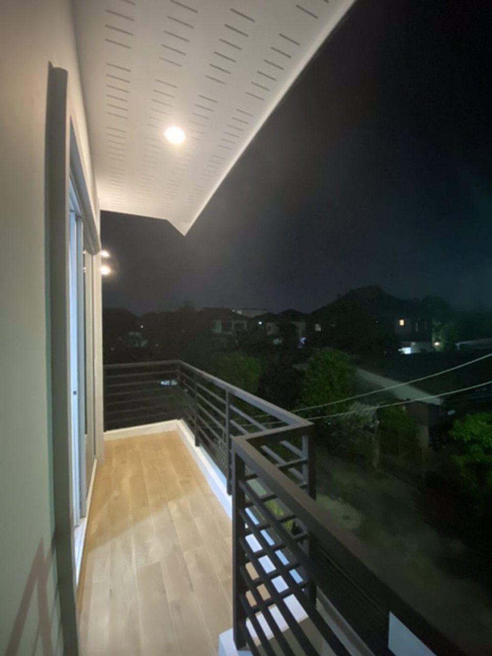 ให้เช่า-บ้านแฝดใหม่-เพิ่งสร้างเสร็จ-ซรัชดาภิเษก42-ตกแต่งสวยพร้อมอยู่-ราคา-28000-บาท