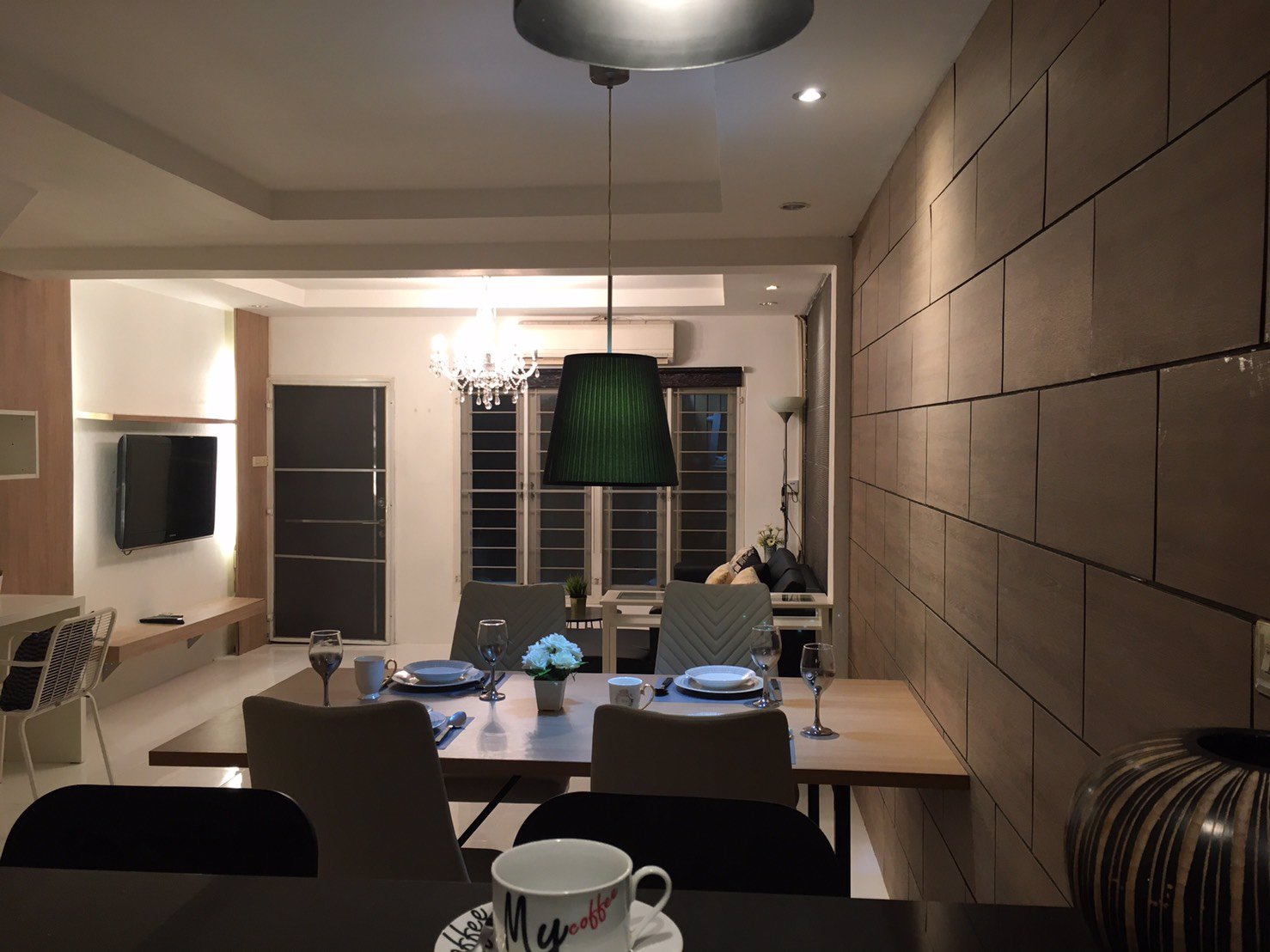 ขาย-ทาวน์เฮ้าส์-แต่งหรู-สิรินดา-พัทยา-เฟอร์นิเจอร์ครบพร้อมอยู่-เพียง-199-ล้านบาท